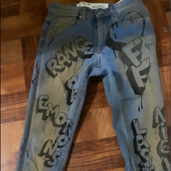 OFF-WHITE graffiti jeans